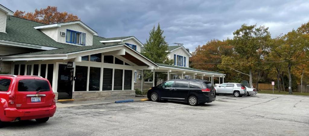 Camp Inn Lodge Au Sable Exterior photo