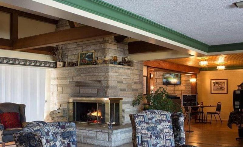 Camp Inn Lodge Au Sable Exterior photo