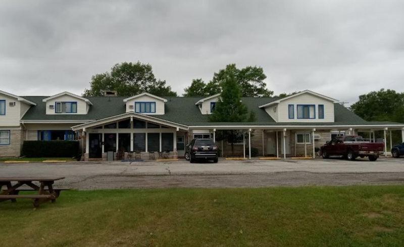 Camp Inn Lodge Au Sable Exterior photo